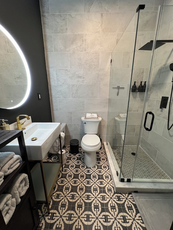 Towels, soap, shampoo, toilet paper