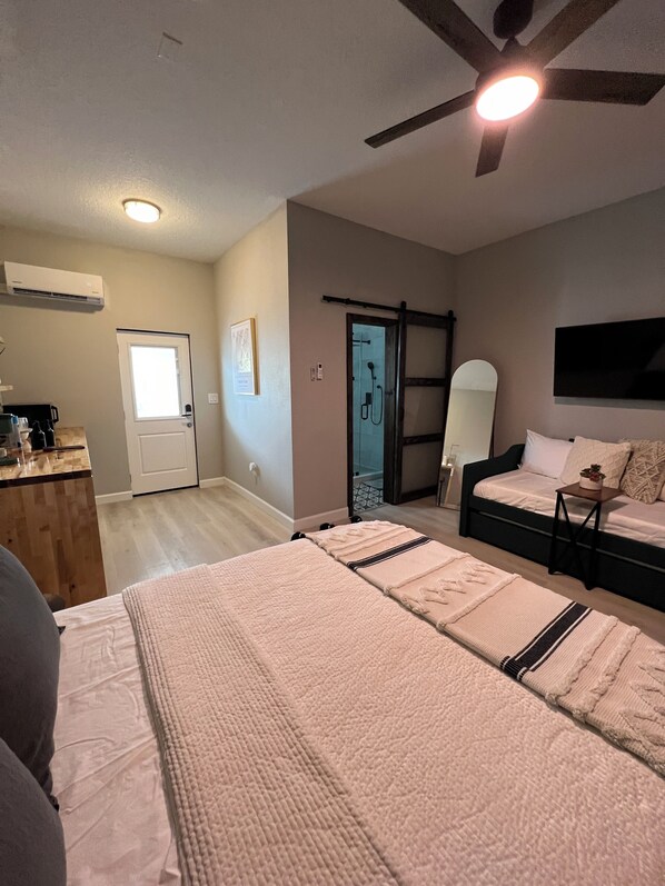 1 bedroom, in-room safe, iron/ironing board, free WiFi