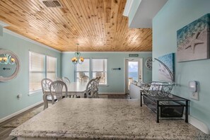 Maison, plusieurs lits (Haven Harbor) | Restauration
