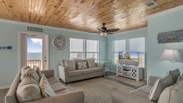 House, Multiple Beds (Haven Harbor) | Living area