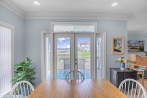 House, Multiple Beds (Blue Laguna) | Dining