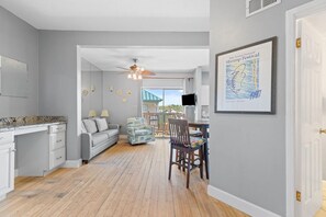 Condo, várias camas (Lei Lani Village 112) | Área de estar