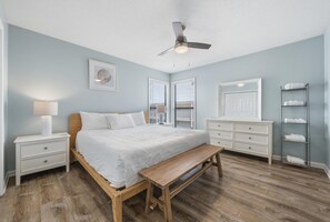 コンドミニアム ベッド (複数台) (Cotton Bayou 7H) | 3 室のベッドルーム、アイロン / アイロン台