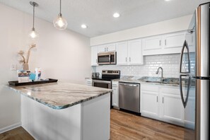 公寓客房, 多張床 (Cotton Bayou 7H) | 私人廚房 | 烤箱