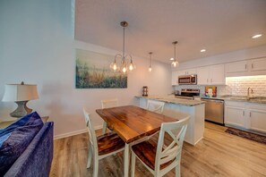 Condo, Multiple Beds (Cotton Bayou 7H) | Dining - Cotton Bayou 7H (Orange Beach)