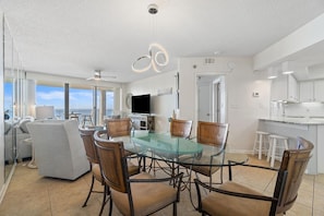 Condo, várias camas (Windward Pointe 603) | Opções para refeição