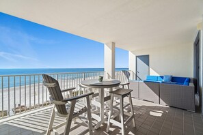 Apartment, Mehrere Betten (Windward Pointe 603) | Speisen im Freien