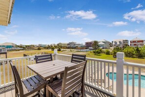 Casa, varias camas (Sandy Feet Retreat) | Restaurante al aire libre