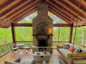 تناول الطعام بالخارج