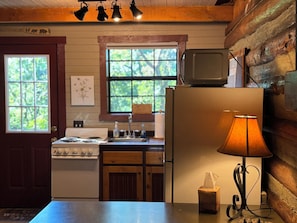 ثلاجة، ميكروويف، فرن، موقد طهي مسطح