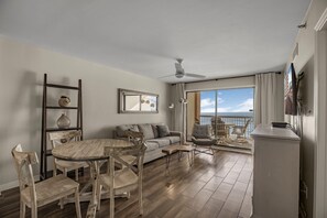 Living area - Harbour Place 413 (Orange Beach)