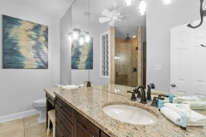 House, Multiple Beds (Lotsa Sand C) | Bathroom | Free toiletries - Lotsa Sand C (Gulf Shores)