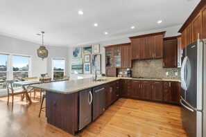 House, Multiple Beds (Lotsa Sand C) | Private kitchen | Oven, toaster - Lotsa Sand C (Gulf Shores)