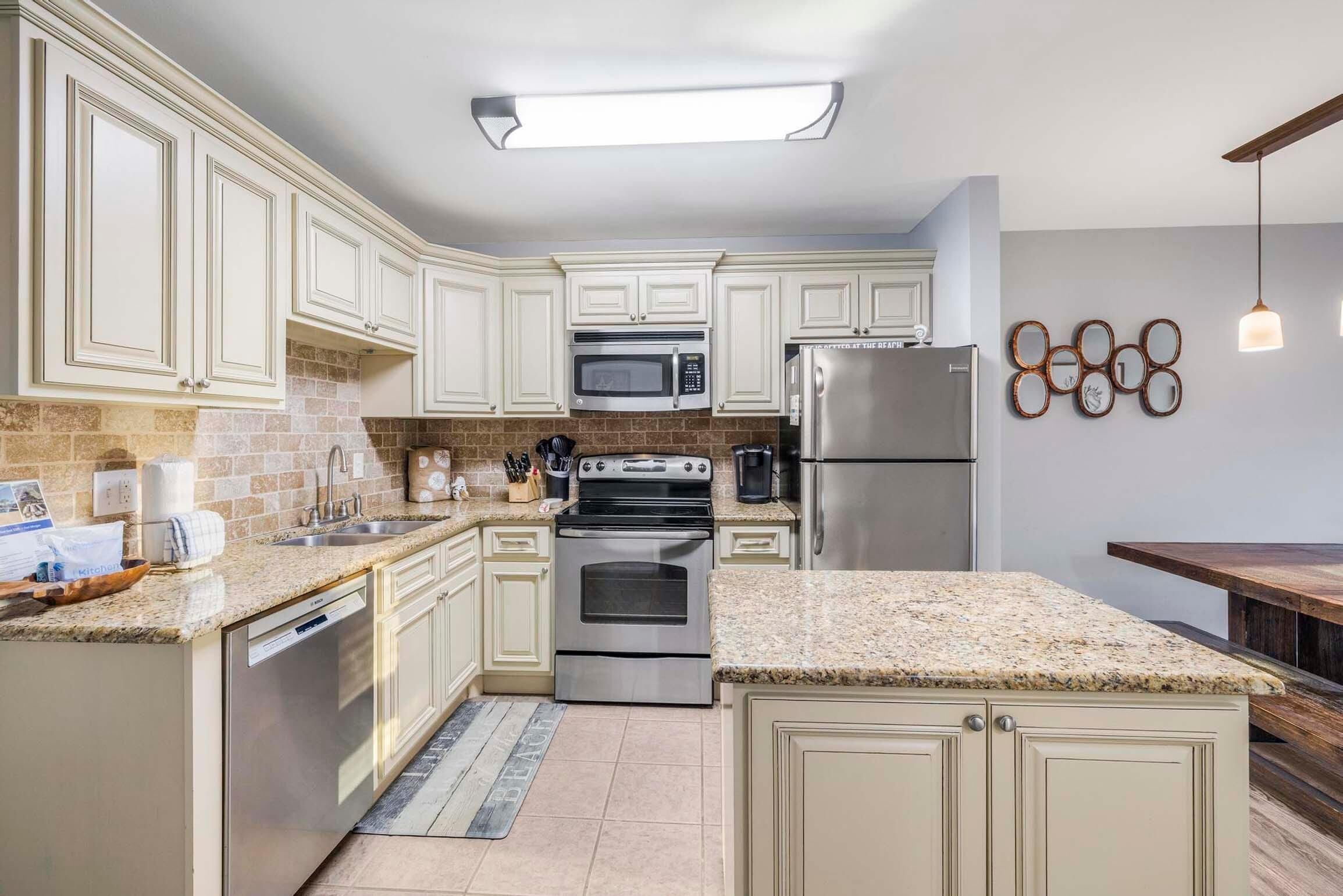 Condo, Multiple Beds (GS Plantation East 1105) | Private kitchen