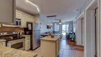 Condo, Multiple Beds (GS Plantation East 1105) | Private kitchen