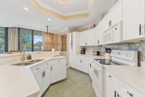 Private kitchen - Phoenix On The Bay 1108 (Orange Beach)