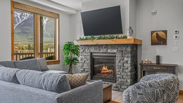 Smart TV, fireplace, stereo