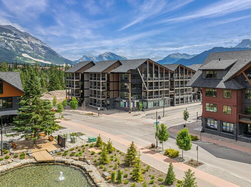 Luxury Mountain Haven • Views • Hot Tub • Central • Bridgette Bar • Main St.