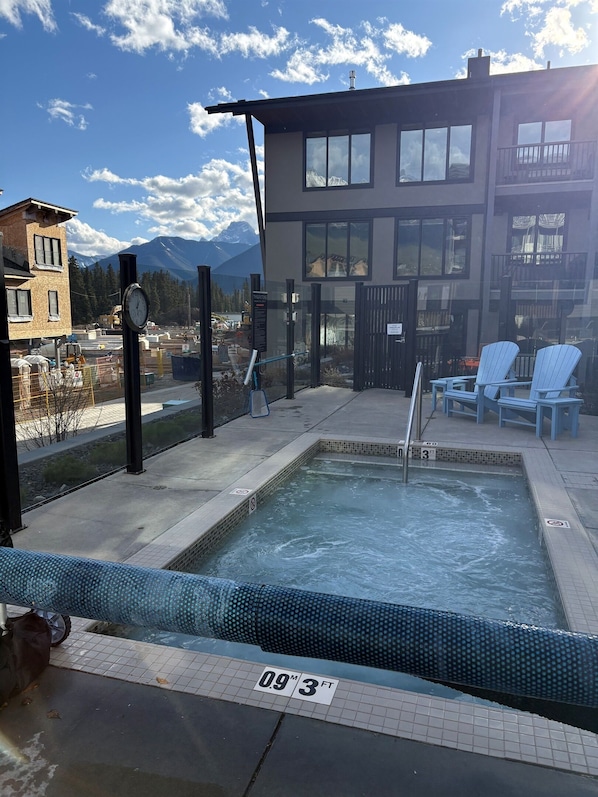 Pool - 2BR Luxury • Families • 2 Couples •Hot Tub•Central to Bridgette Bar & Main St. (Canmore)