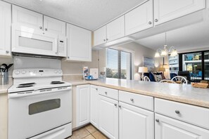 Private kitchen - Island Sunrise 269 (Gulf Shores)