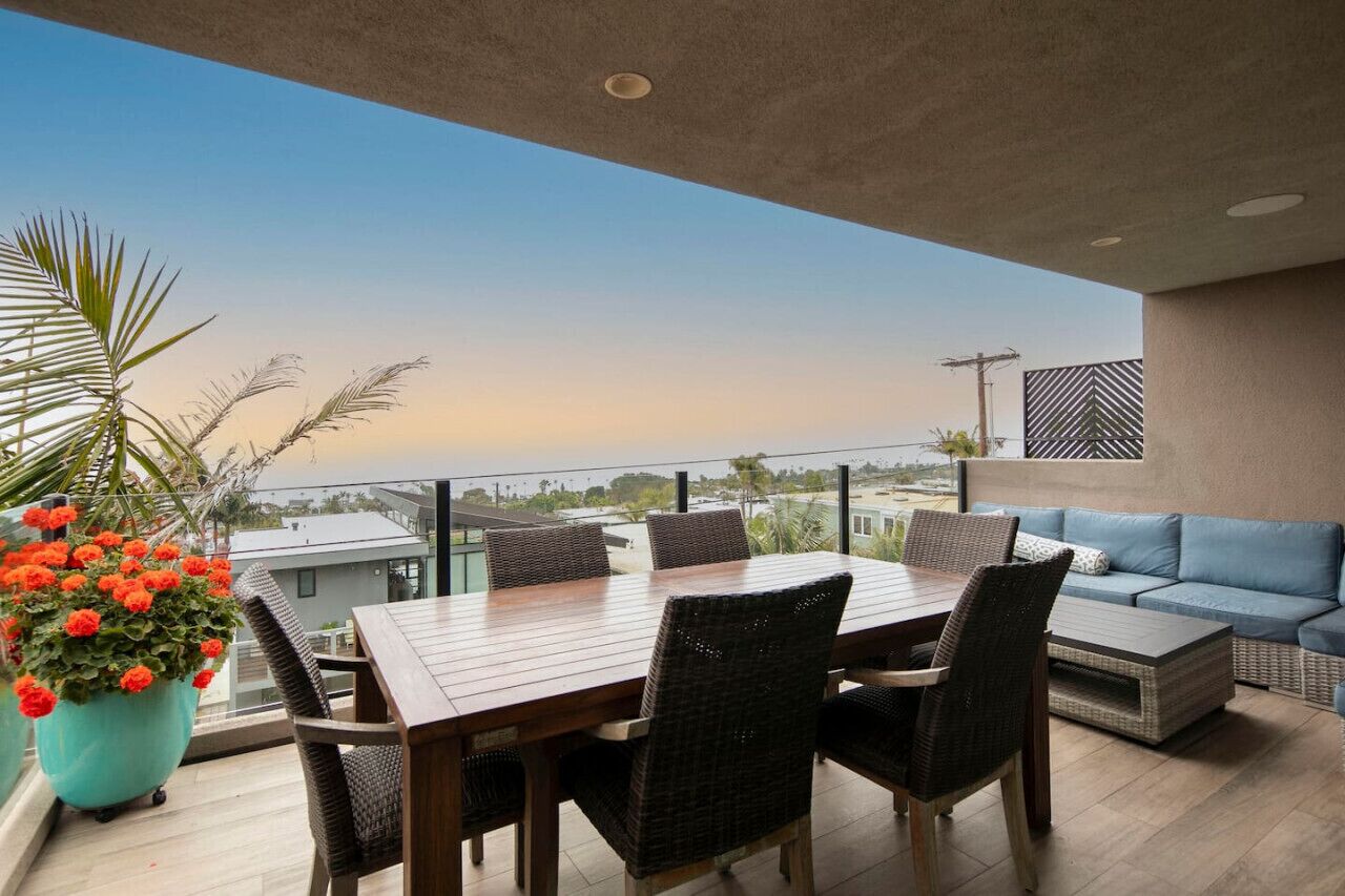 Modern Ocean View Home in Cardiff - 1 min to Beach