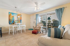 公寓客房, 1 張特大雙人床及 1 張梳化床 (Summer House West B102) | 客廳