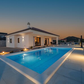 A modern house with a swimming pool, a patio with outdoor furniture, and a mountain in the background. - Villa Miki Zadarvillas (Polaca)