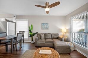 Leilighet, 1 queensize-seng (The Cove 205B) | Oppholdsområde