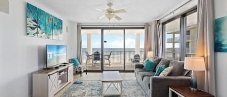 Signature Condo, 3 Bedrooms, Kitchen, Beachfront (Pelican Pointe 506) | Living room