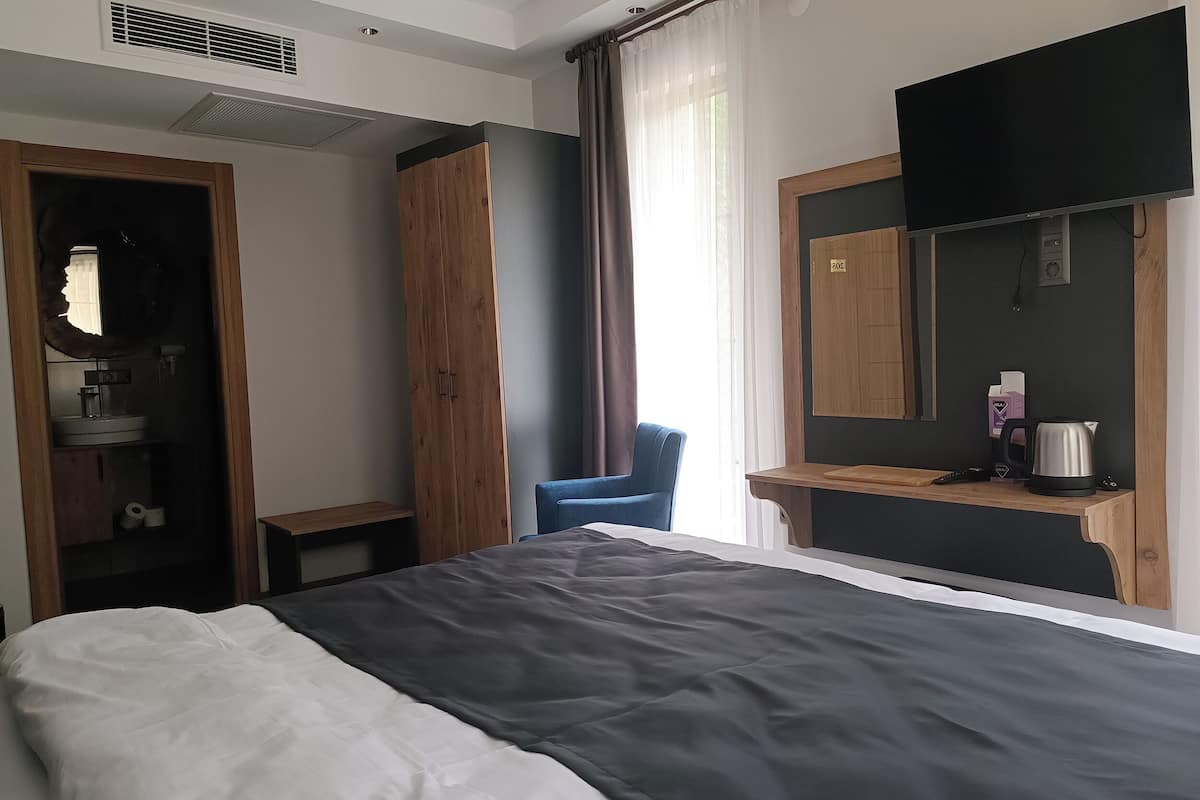 1 bedroom, in-room safe, soundproofing, free WiFi