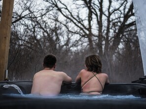 Outdoor spa tub - Oak Haven Oasis ~ Dome 1 (Brandon)