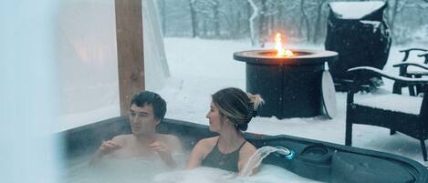 Tina de hidromasaje al aire libre