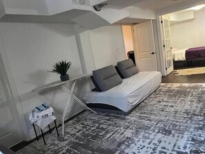 1 slaapkamer, een strijkplank/strijkijzer, wifi, beddengoed