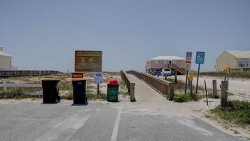 House, Multiple Beds (The Rookery III 5006) | Property grounds