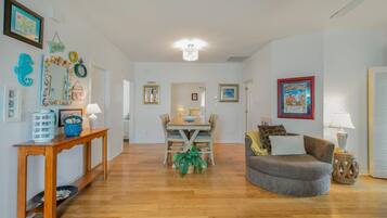 House, Multiple Beds (The Rookery III 5006) | Living area