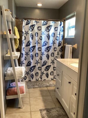 Shower, bidet, towels, soap - Crystal Cottage your destination to fun in the sun and activities  (Crystal River)