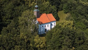 A white building with a red roof surrounded by dense forest and a hill. - A cozy and luxurious house with a pool beneath mount Donačka gora. (Rogatec)