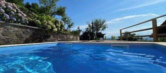 A cozy and luxurious house with a pool beneath mount Donačka gora.