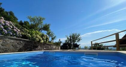 A cozy and luxurious house with a pool beneath mount Donačka gora.