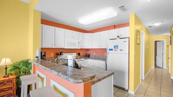 Condo, Multiple Beds (The Dunes 502) | Private kitchen | Oven