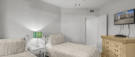 Apartment, Mehrere Betten (Summer House 103A) | 3 Schlafzimmer, Bügeleisen/Bügelbrett