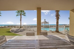 Condo, varias camas (Summer House 103A) | Restaurante al aire libre