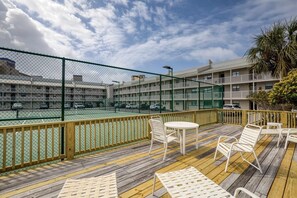 Outdoor dining - Seaside Beach & Racquet Club 5117 (Orange Beach)