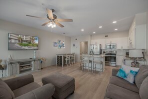 コンドミニアム ベッド (複数台) (Sea Glass 304) | リビング エリア