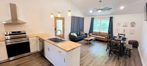 Interior - Charming King bed Lux Cabin w/ Netflix & Hulu 4k Tv (Broken Bow)