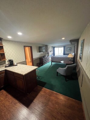 Iron/ironing board, free WiFi, bed sheets - Webb's Year Round Resort (Mayville)