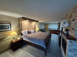Deluxe Room, 1 King Bed, Lake View | Iron/ironing board, free WiFi, bed sheets - Webb's Year Round Resort (Mayville)