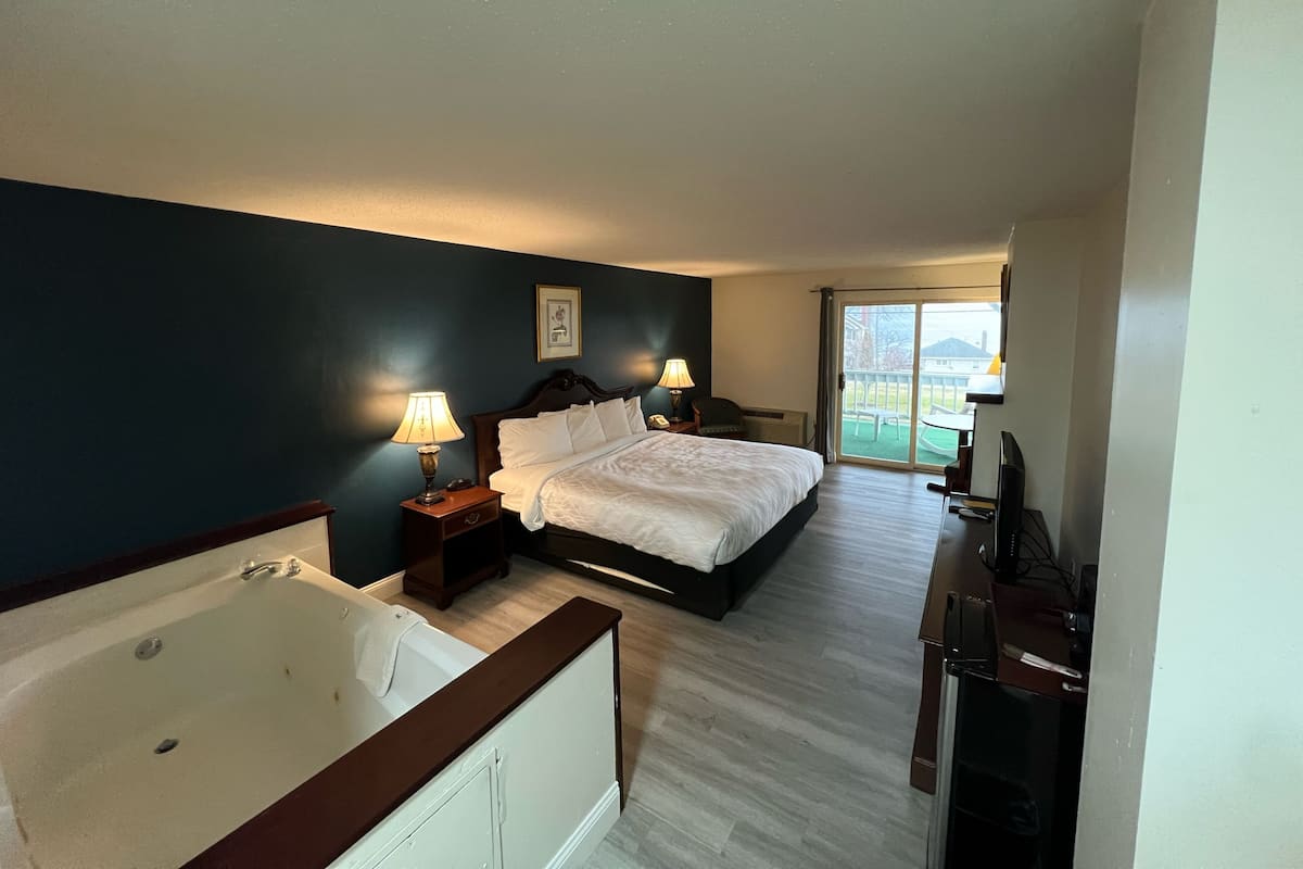 Comfort-Zimmer, 1 King-Bett, Seeblick | Bügeleisen/Bügelbrett, kostenloses WLAN, Bettwäsche