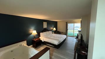 Comfort Room, 1 King Bed, Lake View | Iron/ironing board, free WiFi, bed sheets