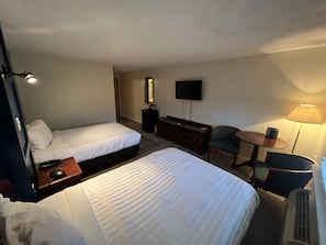 Chambre, 2 lits doubles | Fer et planche Ă repasser, Wi-Fi gratuit, draps fournis